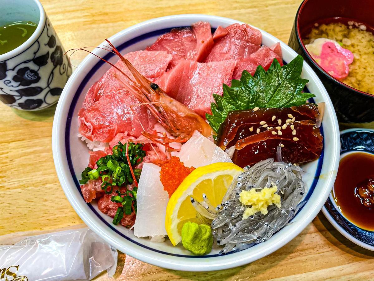 Hotel Associa שיזוקה מראה חיצוני תמונה A bowl of sashimi