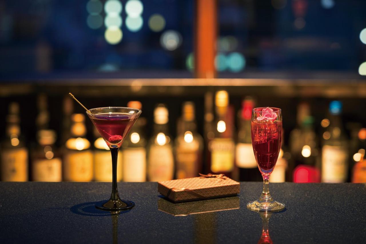 Hotel Associa שיזוקה מראה חיצוני תמונה A cosmopolitan (left) and a cosmopolitan float (right)
