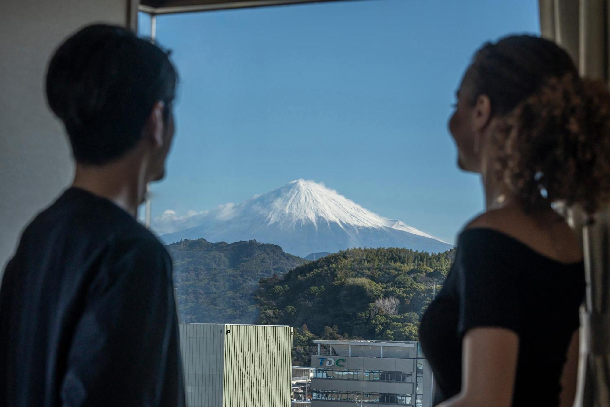 Hotel Associa שיזוקה מראה חיצוני תמונה View of Mount Fuji from the hotel